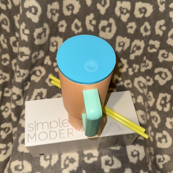 Simple Modern TREK 40oz Tumbler in Tiki Time 🫶🏻 New 🆕 & Never Used ❣️ - Picture 10 of 17